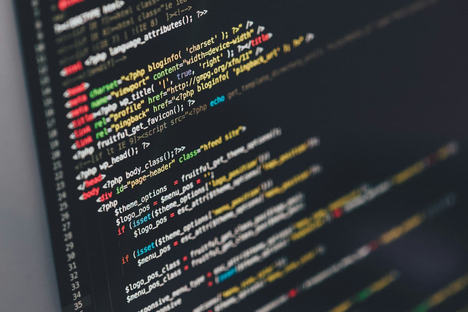 Écran d'ordinateur affichant du code source
